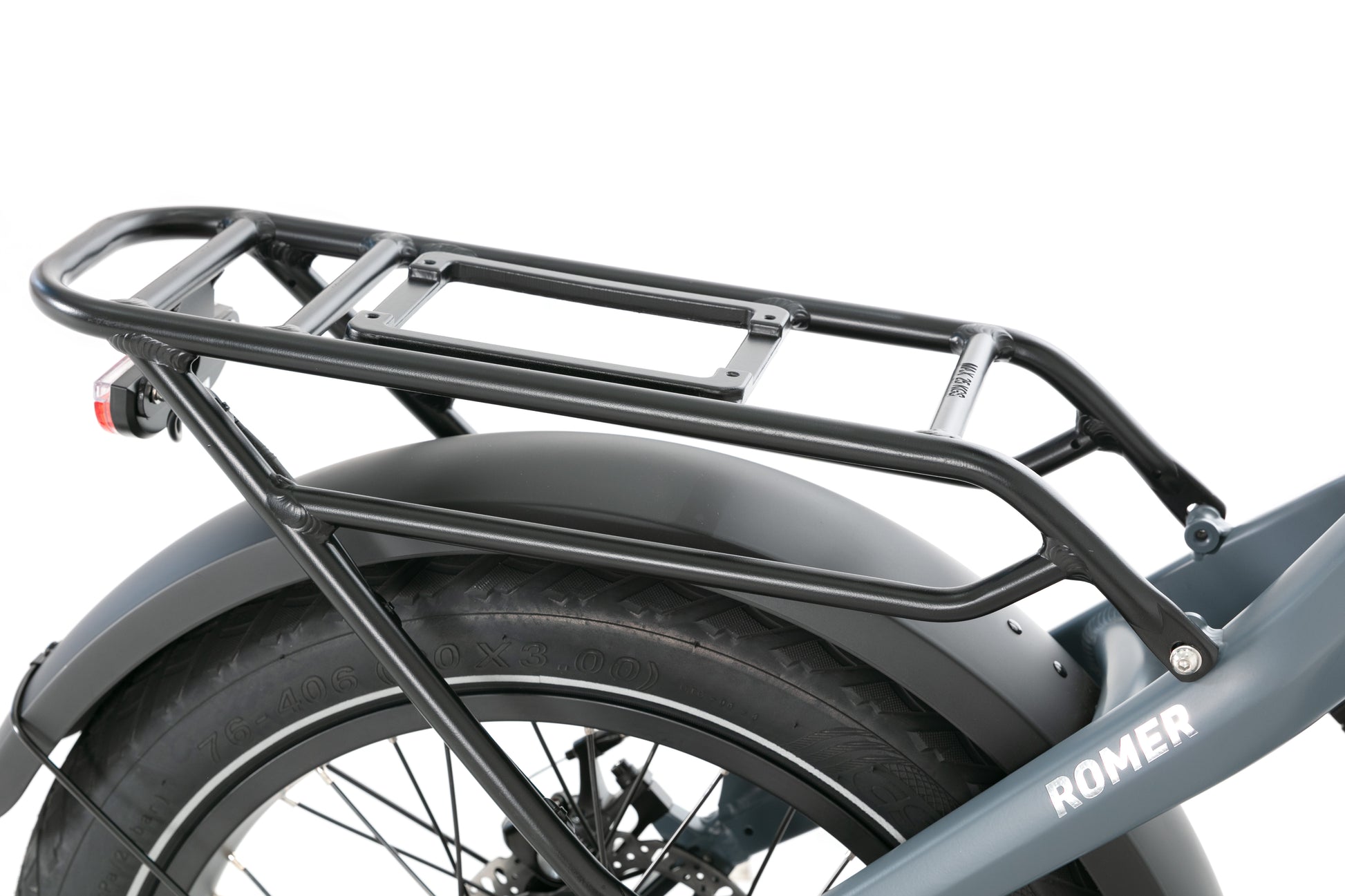 Evvolt Kyst stålblå – bagasjebærer detalj hvit bakgrunn