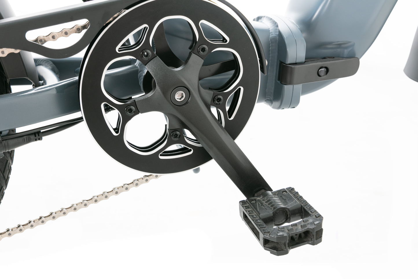 Evvolt Kyst stålblå – kranksett og pedal detalj