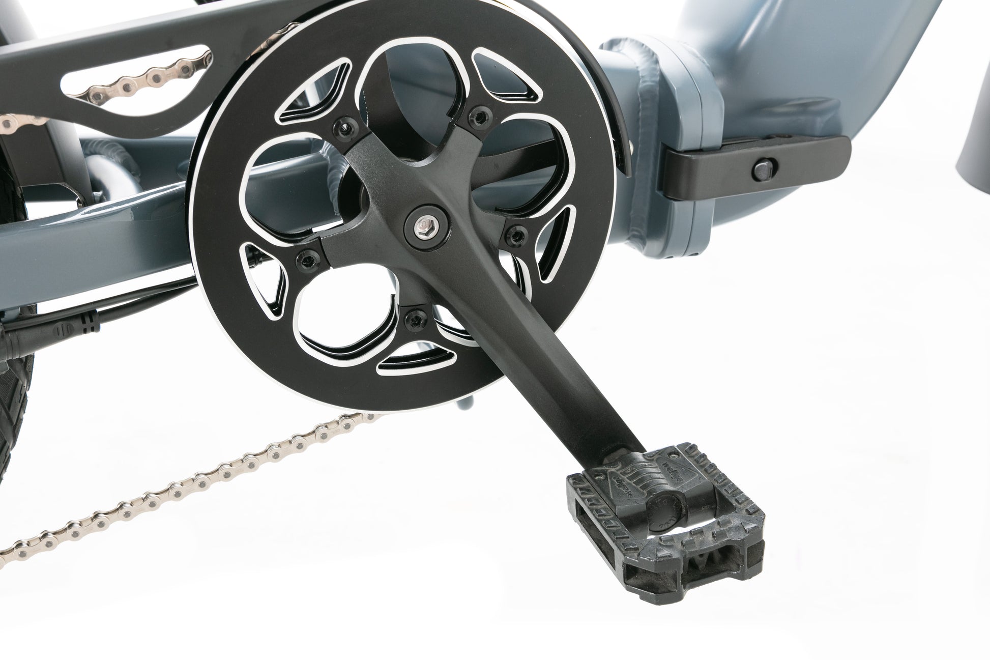 Evvolt Kyst stålblå – kranksett og pedal detalj