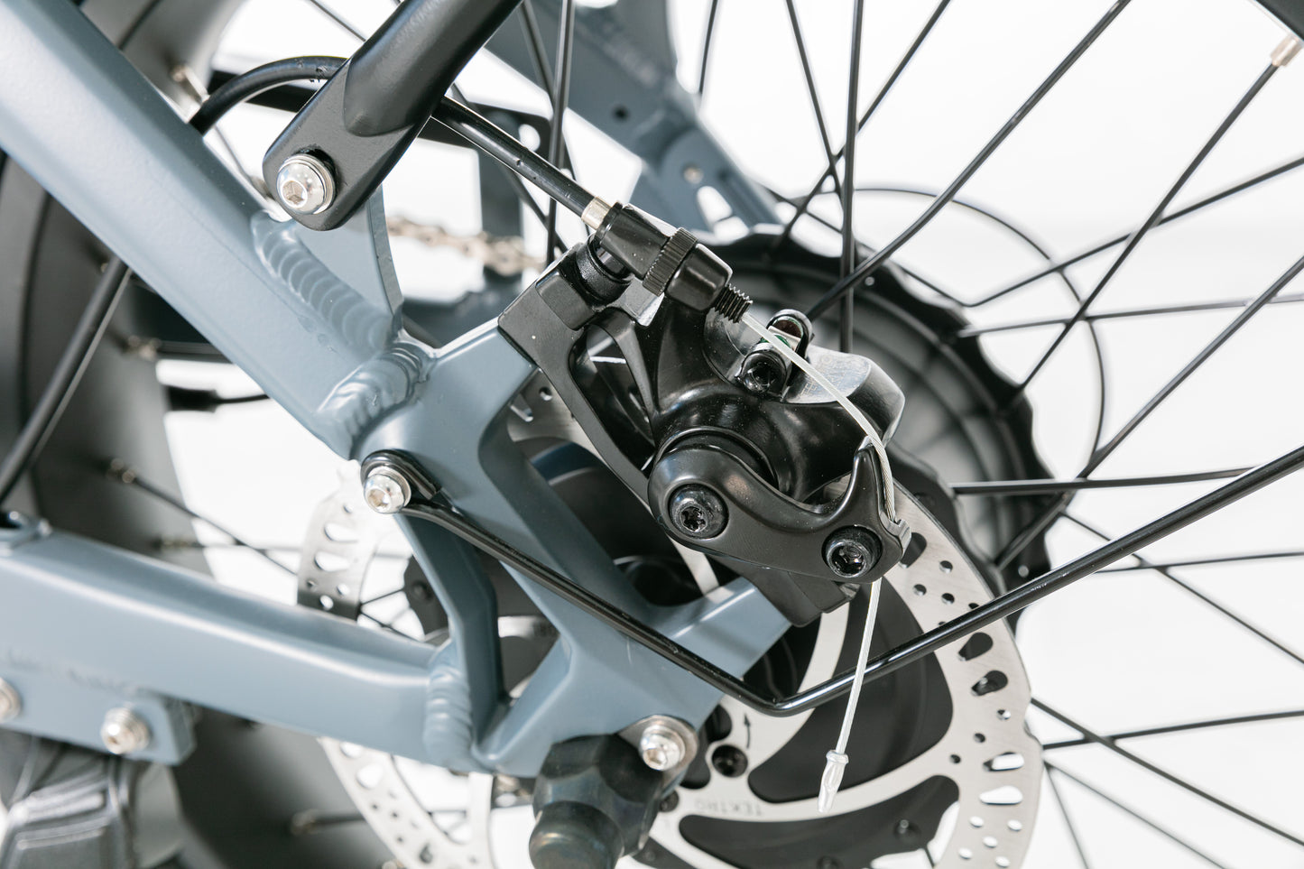 Evvolt Kyst stålblå – bakre bremsekaliper og skivebrems detalj