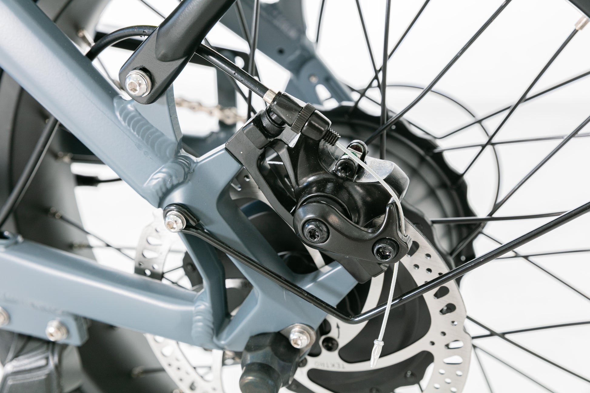 Evvolt Kyst stålblå – bakre bremsekaliper og skivebrems detalj