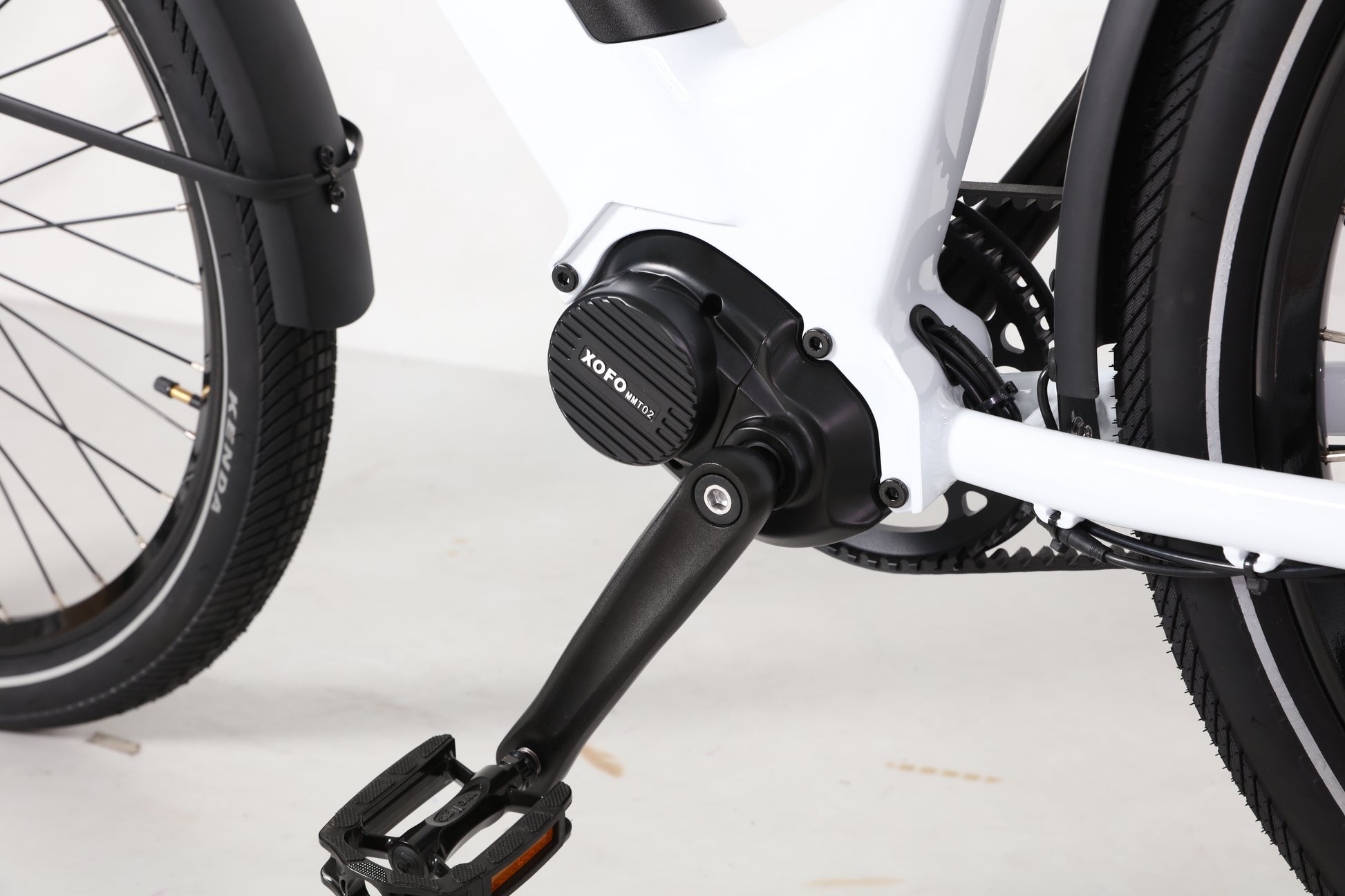 Evvolt Luxe XOFO midtmotor detalj – snøhvit