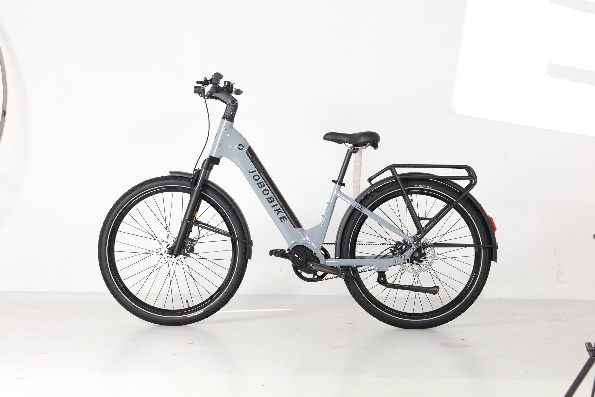 Evvolt Luxe elsykkel sølvgrå – profil fra høyre