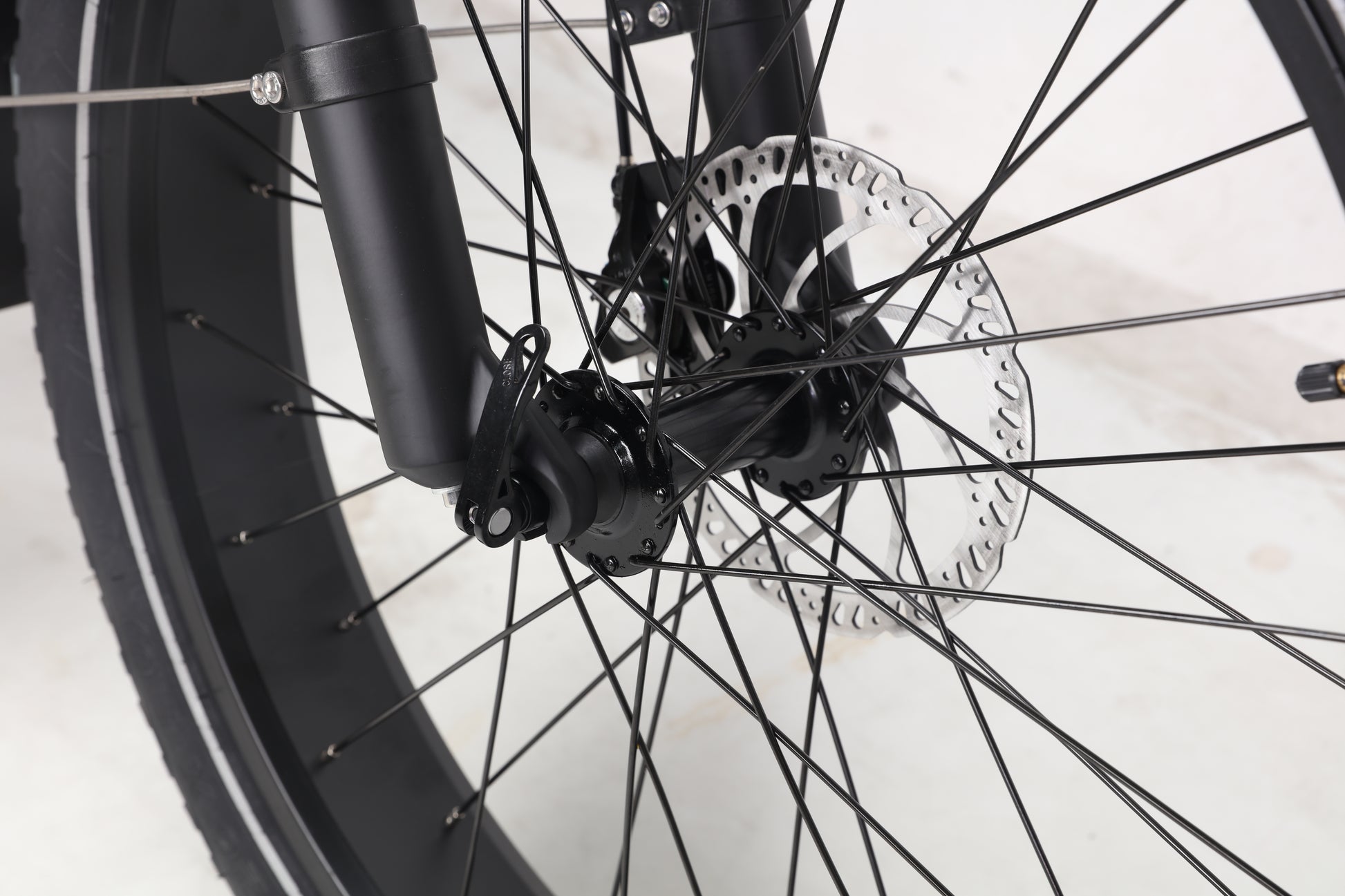 Evvolt Topp mattsvart – forhjulsnav med skivebrems detalj