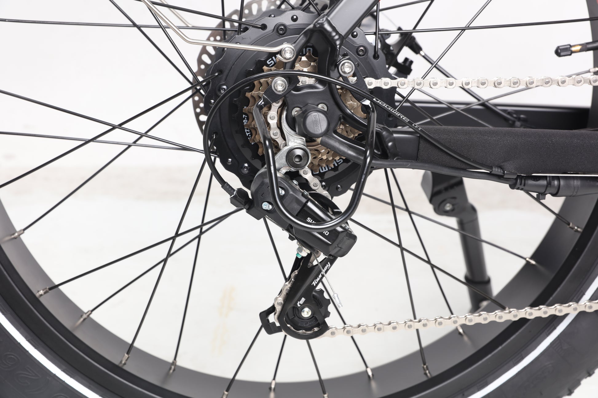 Evvolt Topp mattsvart – Shimano Tourney bakgir og kjede detalj