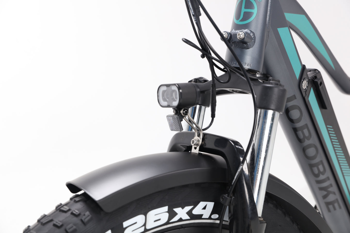 EVVOLT Topp Pro LED-frontlys og mudderskjerm nærbilde med turkis rammedekor
