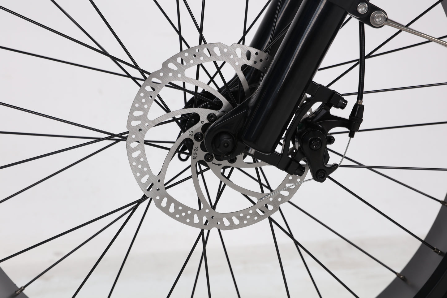 EVVOLT Topp Pro hydraulisk skivebremse med 180mm rotor nærbilde foran