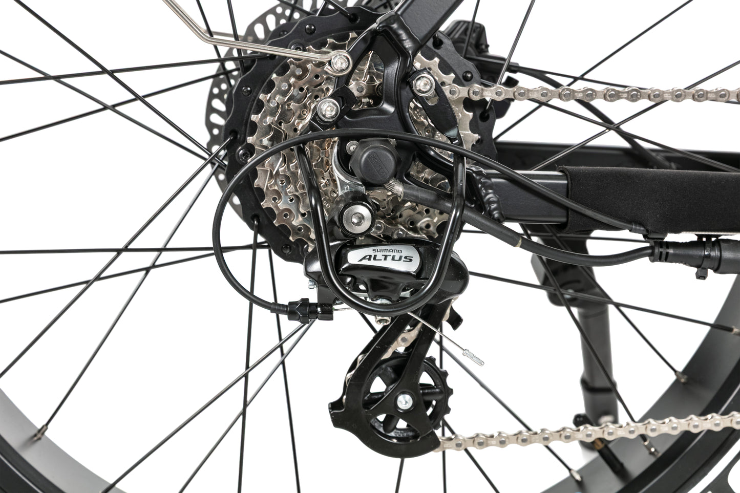 EVVOLT Topp Pro Shimano Altus 8-girs bakgirstak med kassett, kjede og skivebremse nærbilde
